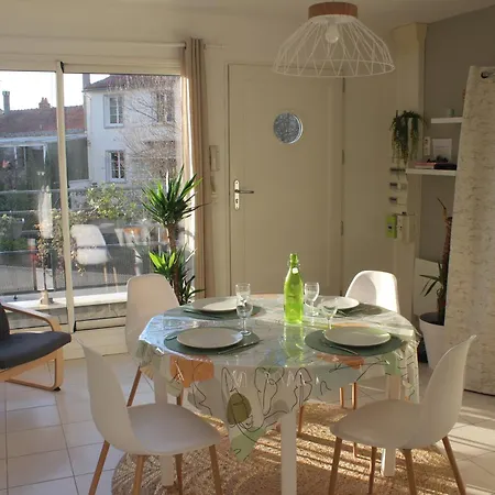 Lumineux Parking Prive Terrasse 2 Velos La Rochelle (Charente-Maritime)