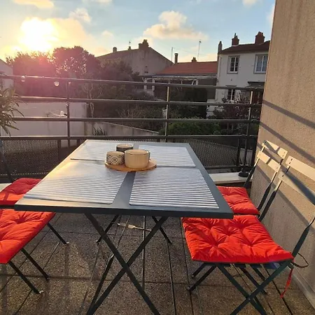 Hyper Centre,Terrasse,Parking Prive,3 Velos A Disposition *
